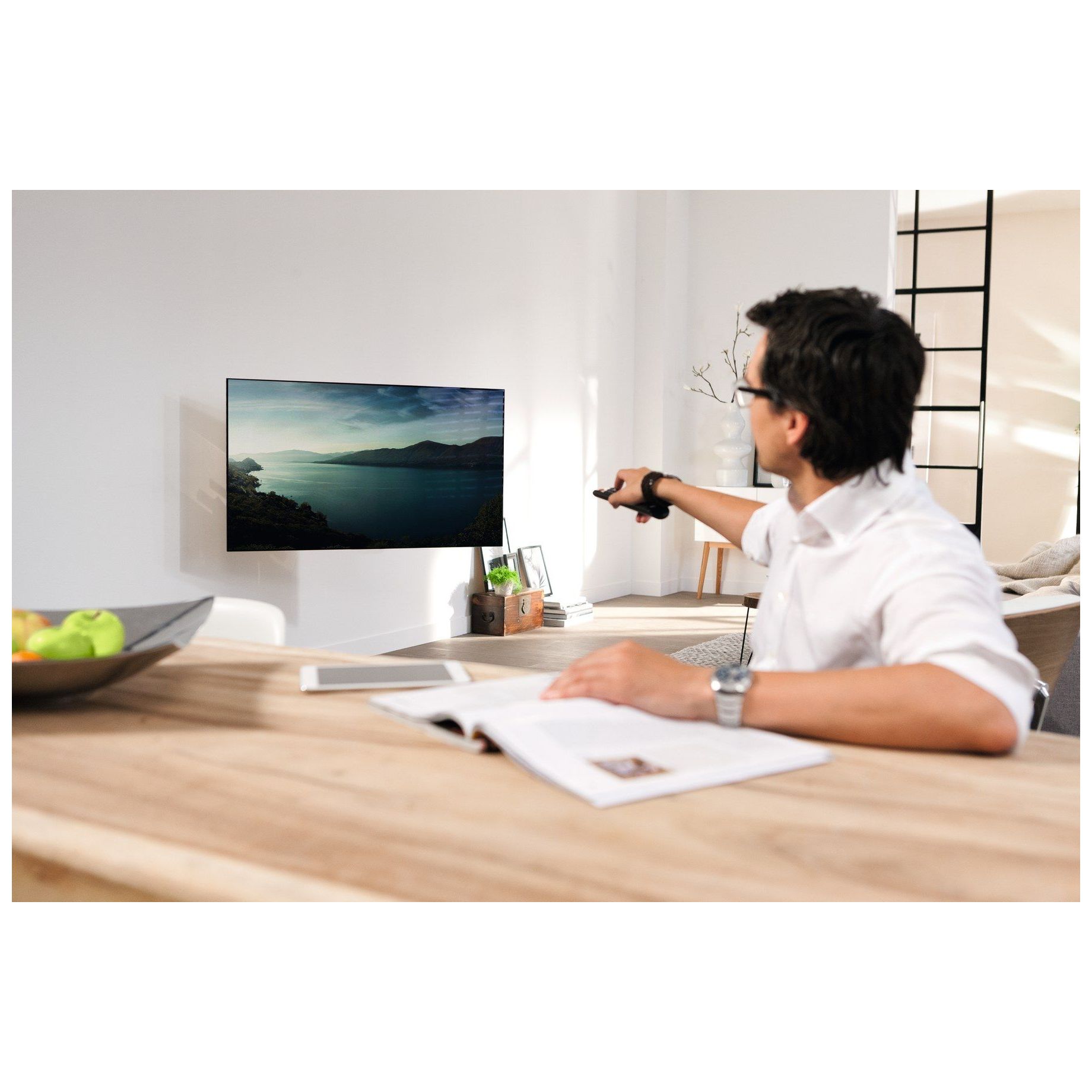 Vogel MotionMount (NEXT 7355) – the TV wall mount that turns automatically Black 40-65inch