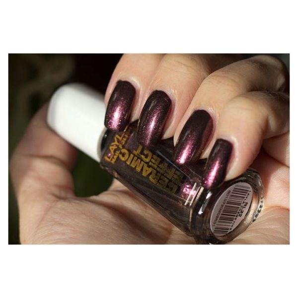Layla Ceramic Effect Nail Polish Scarabeus Black 063 Layla Ceramic Effect Nail Polish Scarabeus Black 063