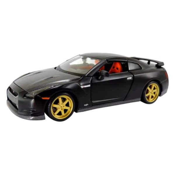 Maisto 31339 Diecast Nissan GTR 1:24 - Color May Vary Maisto 31339 Diecast Nissan GTR 1:24 - Color May Vary