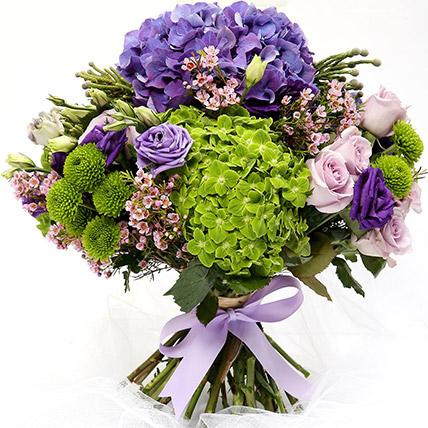 Roses & Hydrangeas Hand Tied Bunch Roses & Hydrangeas Hand Tied Bunch